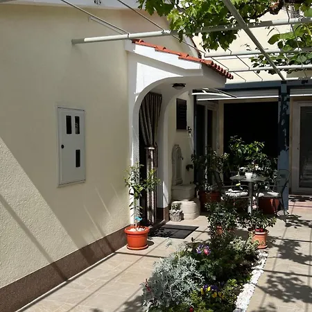 Ela I Gabi Apartment Omisalj Exterior photo
